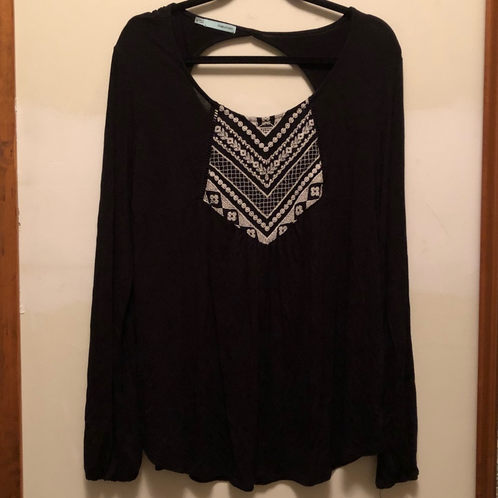 Cute Maurices Black Embroidered Blouse